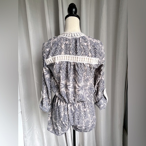 Romeo+Juliet Couture Paisley Romper - Picture 4 of 6